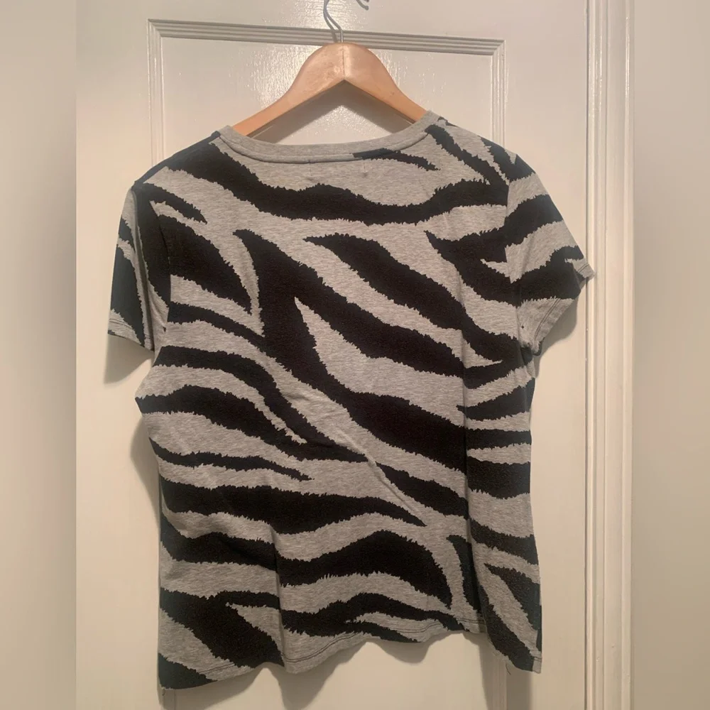 Michael Kors Black and Grey Zebra Studded Logo Short Sleeve T Shirt XL - Picture 5 of 14